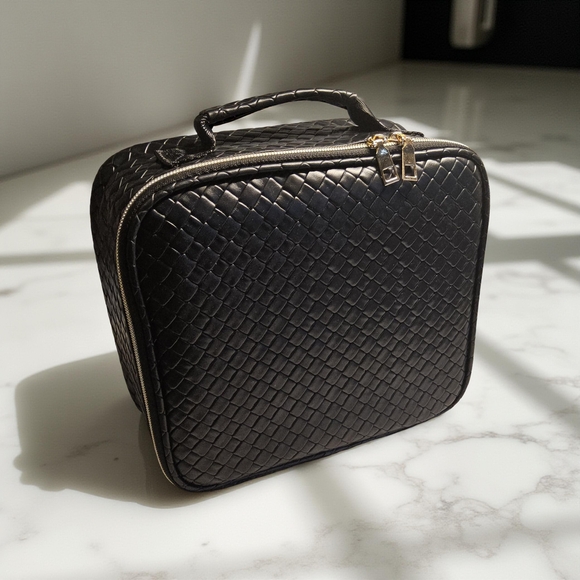 Source Unknown Handbags - NWOT Black Woven Cosmetic Bag with mirror